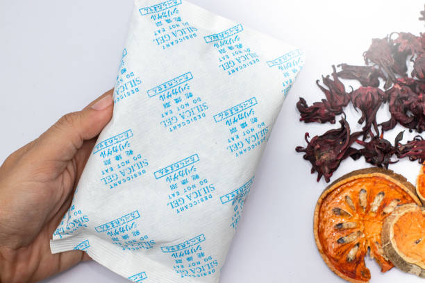 Does silica gel adsorb?