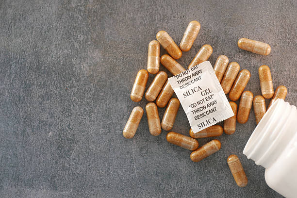 Does silica gel keep bugs away? What does it do to cockroaches?